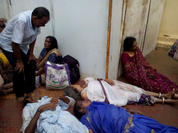 13 killed in stampede at Pushkaralu ghat in AP 13 killed in stampede at Pushkaralu ghat in AP