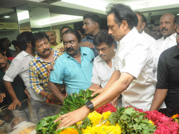 Stalin,Tamilisai pay tribute MSV