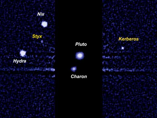 ஐந்து நிலவுகளுடன் புளூட்டோ