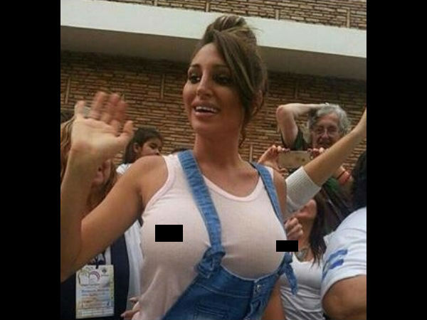 வெள்ளை நிற மேலாடை.. உள்ளே ஒன்றும் இல்லை