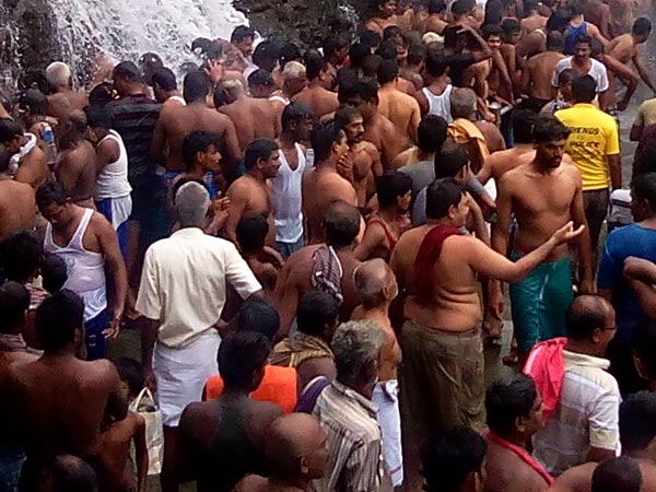 பாதுகாப்பு பணியில் போலீசார்: