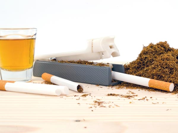 புகையிலைக்கு அடிமை ஆகும் இளைஞர்கள்