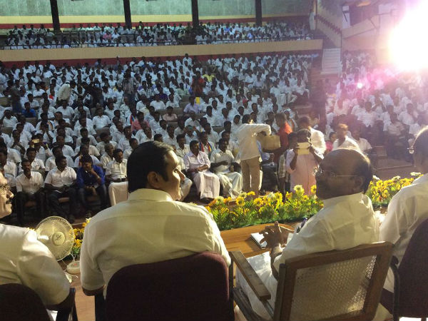 கோவையில் களை கட்டிய மதுவிற்பனை