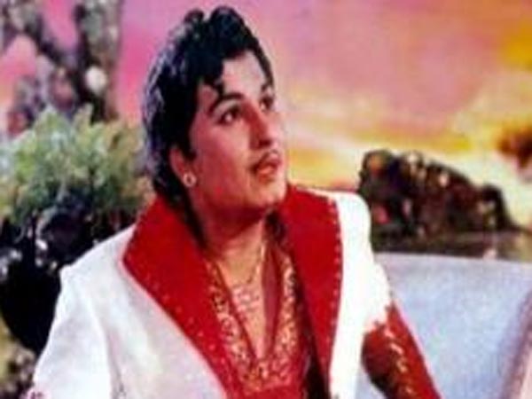 நிஜ சிங்கத்துடன் சண்டை போட்ட 