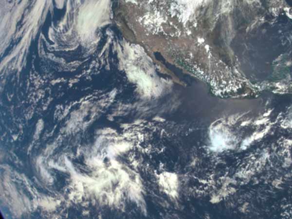 தனித்தனி போட்டோக்களை இணைத்து...