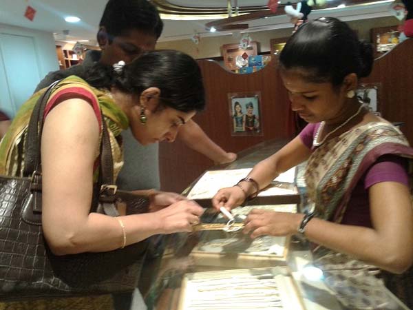 செவ்வாய்கிழமையன்றும் சரிவு