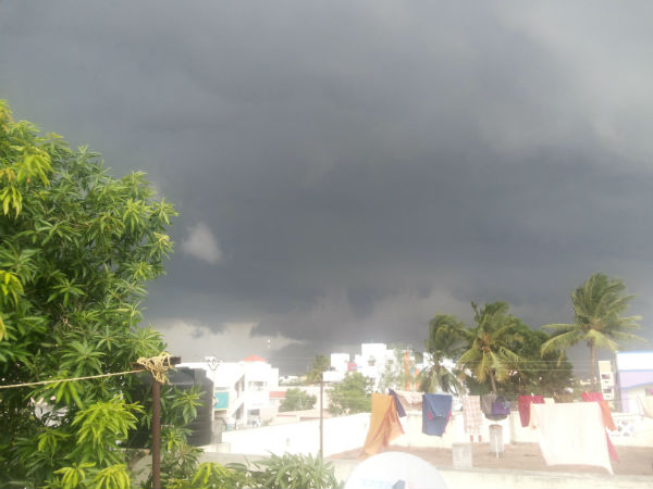 Heavy rain lashes Chennai and its suburbs