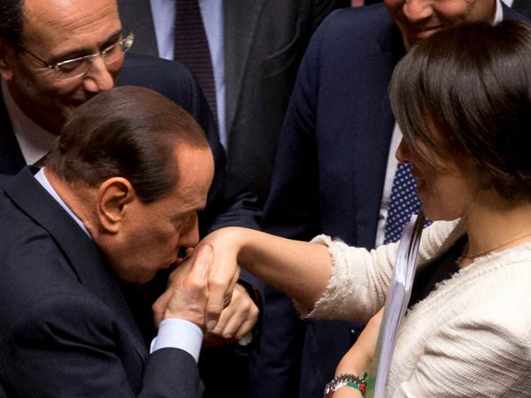 சரமாரி புகார்களில் சிக்கியவர்