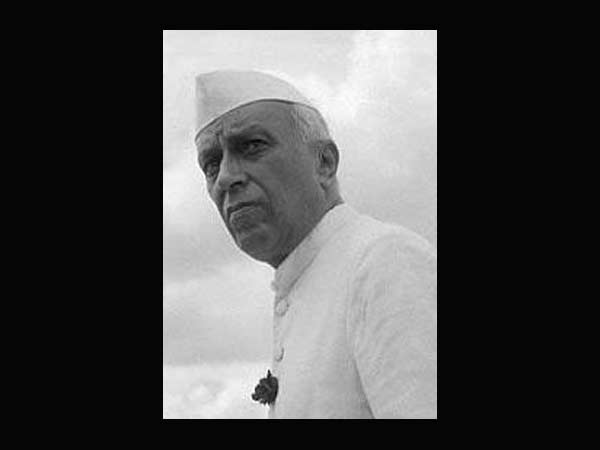 பின்வாங்கிய நேரு