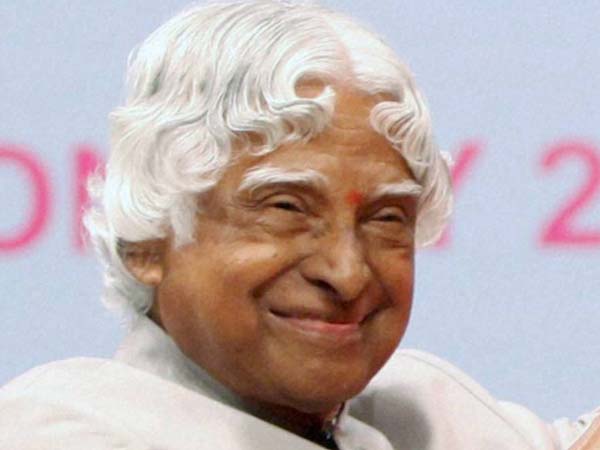 People pays their tributes to Abdul Kalam's photo in the Chennai central Railway station People pays their tributes to Abdul Kalam's photo in the Chennai central Railway station