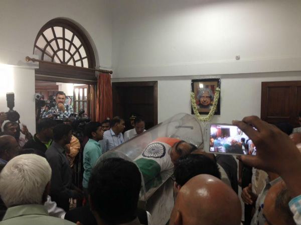 Leaders salute their final tribute to Kalam