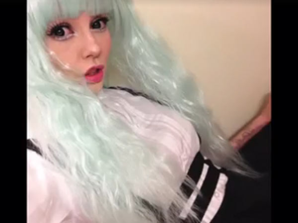 10 ஆயிரம் ரசிகர்கள்...