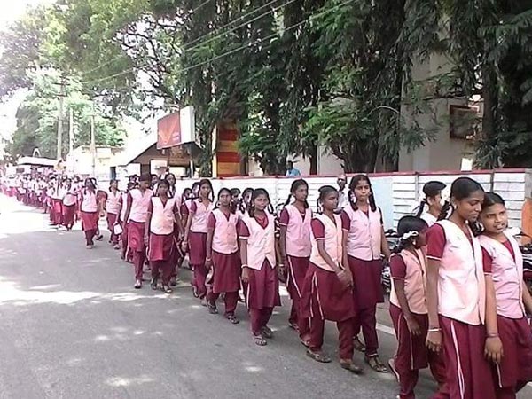 Thousands attend silent procession to condole the death of Kalam