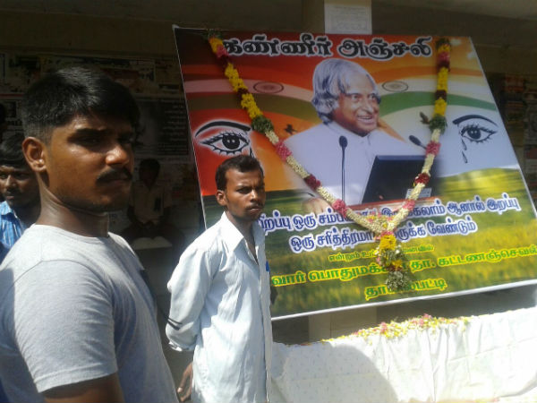 கண்ணீர் கடலில் மக்கள்