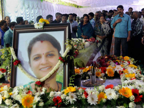 போலீசார் கோரிக்கை...