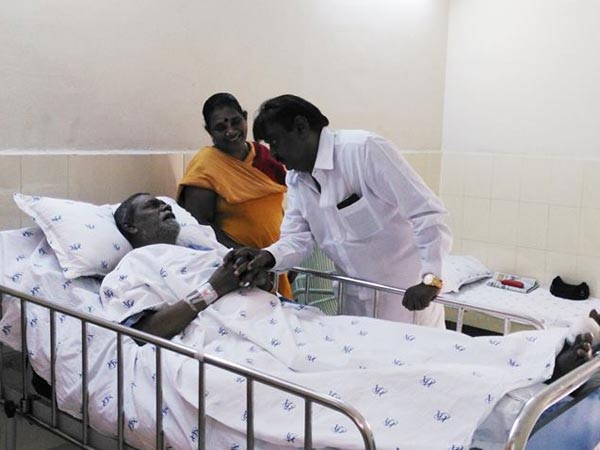 Vijayakanth met Vinusakravarthi in Hospital