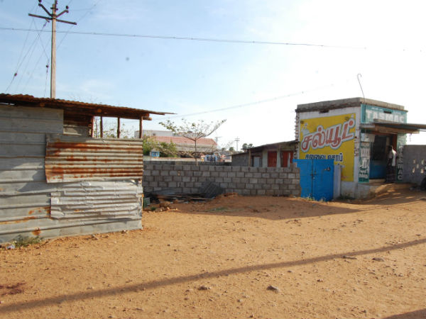 Auto driver hacked to death near Alankulam Auto driver hacked to death near Alankulam