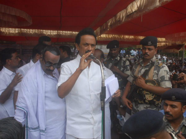 ஆசிரியர்கள் மட்டுமா