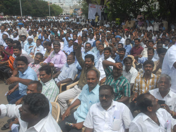 பேஸ்புக்கில்