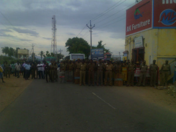 போலீசார் குவிப்பு