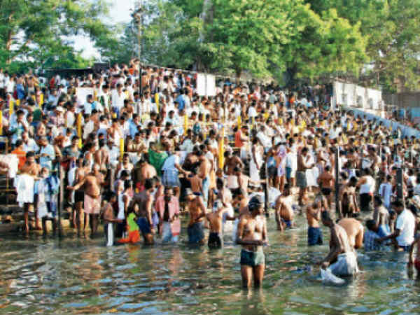 கொள்ளிடம் ஆற்றங்கரையில் கொள்ளிடம் ஆற்றங்கரையில்