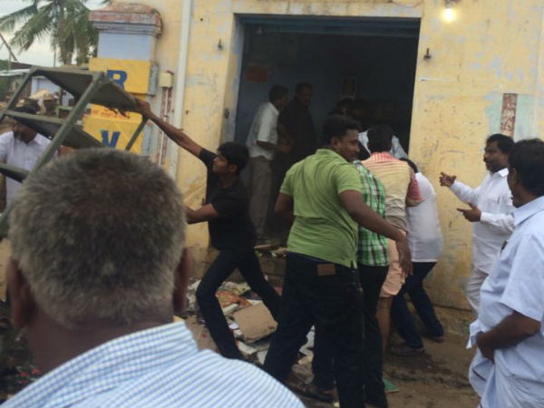 மதுக்கடை சூறை