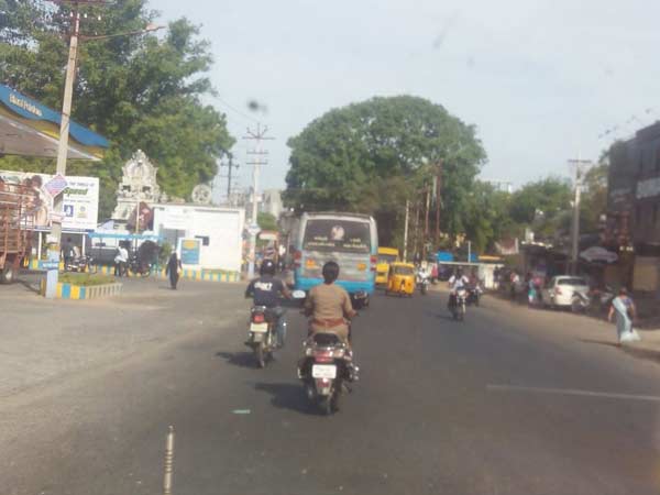 பேருந்துகள் மீது கல்வீச்சு