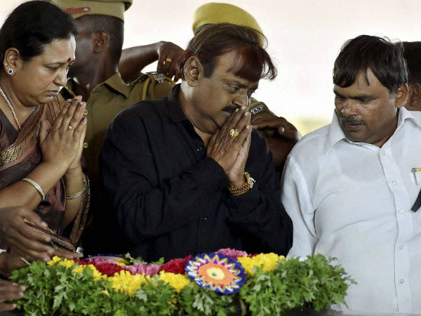 கலங்கிய கண்கள்