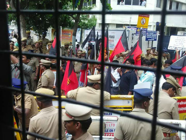 Tamil outfits staged black flag protest agains PM Modi