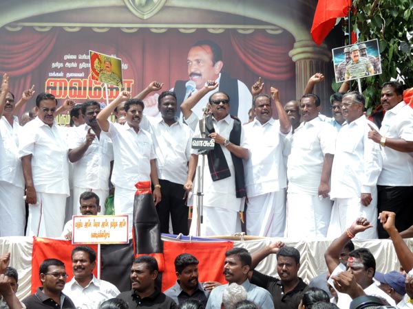 வைகோ பாதுகாவலரின் மதுக்கடை