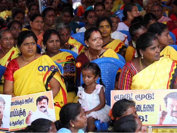 DMDK leader Vijayakanth sit in Fasting today for liquer free state in chennai