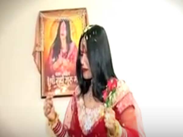 சூலாயுதத்துடன் விமானப் பயணம்...