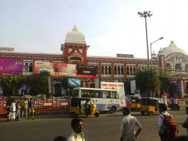 மெட்டல் டிடெக்டர் மூலம் சோதனை: