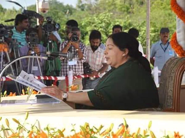 Jayalalithaa unfurls national flag