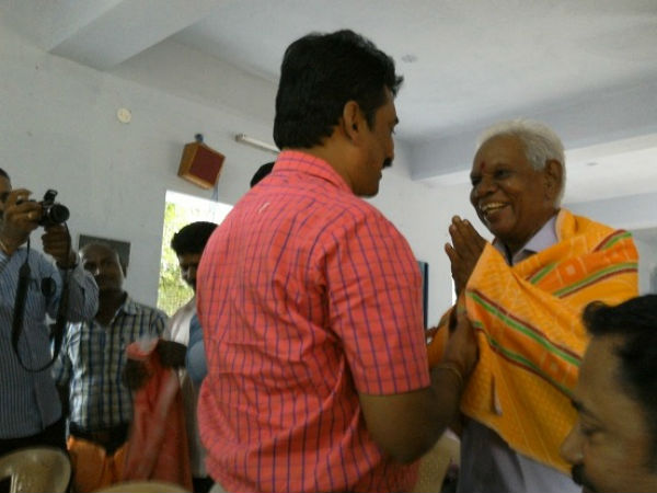மாணவர்களுக்கு மரியாதை