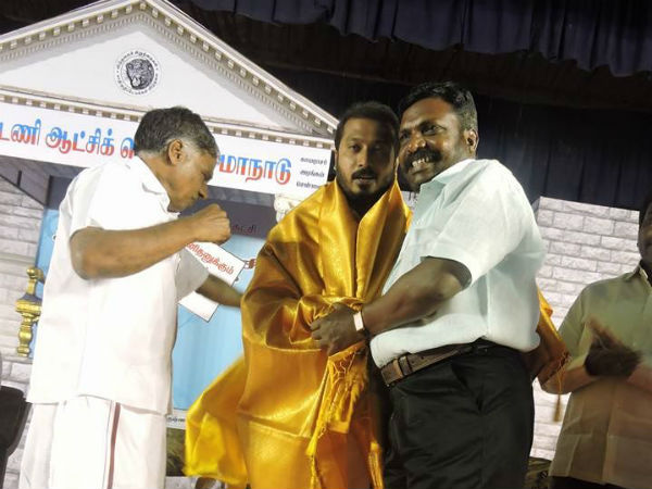 இடம் கொடுக்க மாட்டோம்