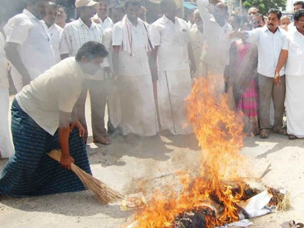 வேடசந்தூரில் போராட்டம்