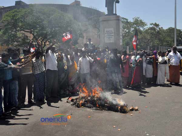 மன்னிப்பு கேட்க வேண்டும்