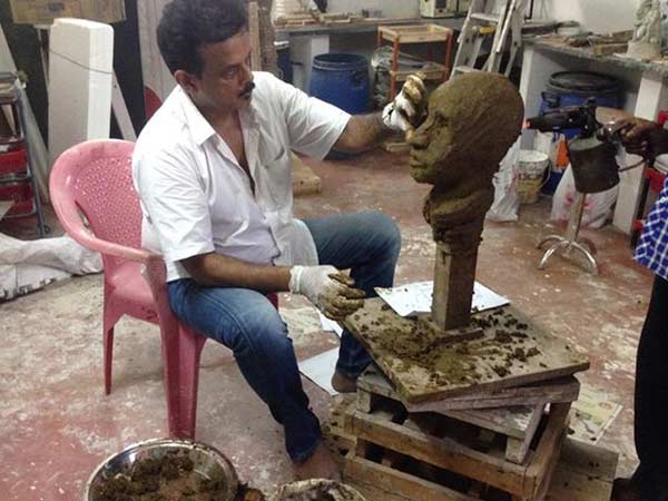 சாணியில் சிலை