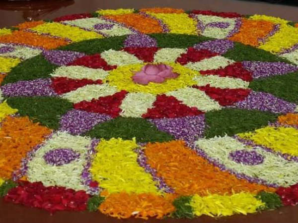 மக்களை காண வரும் மன்னன்