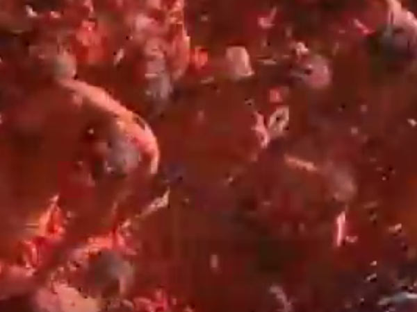 தெருக்கள் எல்லாம் தக்காளிக் கூழ்: