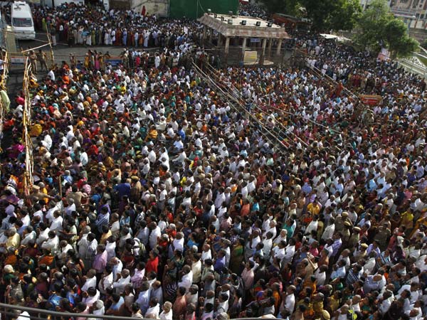 இந்துக்கள், முஸ்லீ்ம்கள், கிறிஸ்தவர்கள்