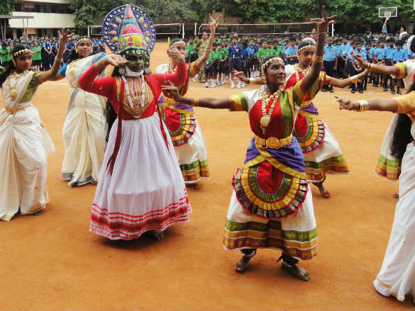 புதுப் புது கலைநிகழ்ச்சிகள்: புதுப் புது கலைநிகழ்ச்சிகள்: