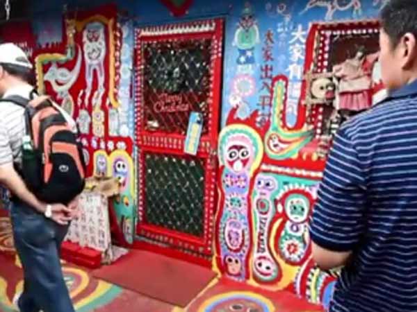 சுற்றுலாப் பயணிகள்...