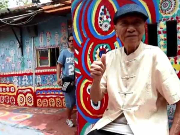 ஓவியங்களால் எதிர்ப்பு...