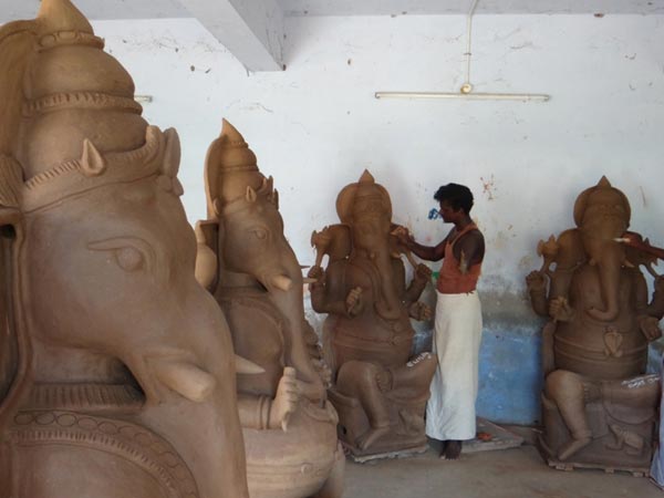 வர்ணங்கள் பூசி வர்ணங்கள் பூசி