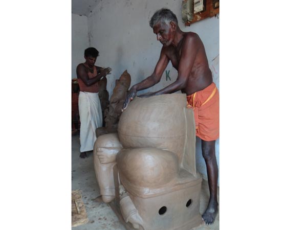 நுட்பமான வேலைப்பாடுகள் நுட்பமான வேலைப்பாடுகள்