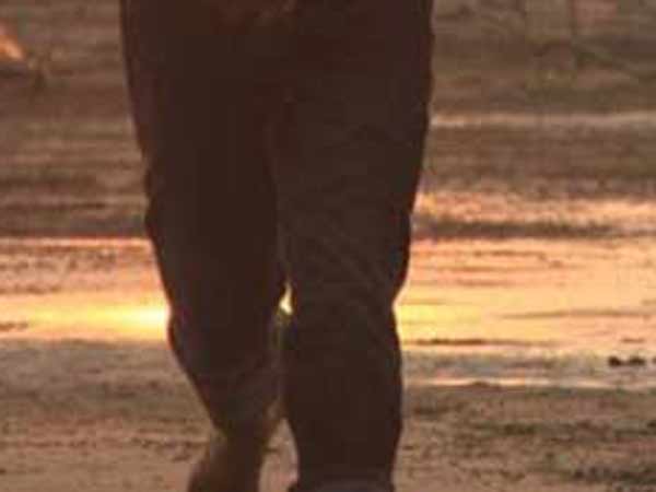 4 கிலோமீட்டர் நடந்து சென்று