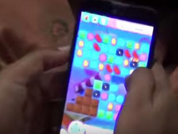 Caught on camera: TN lady officer playing 'Candy Crush' during farmers' grievance meet Caught on camera: TN lady officer playing 'Candy Crush' during farmers' grievance meet