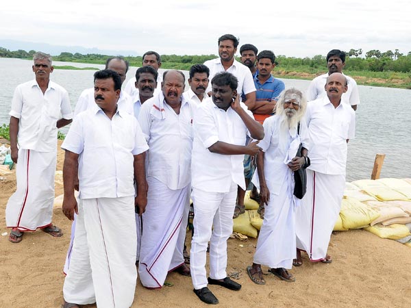 தீர்பபாய உத்தரவுப்படி நடக்க வேண்டும்?